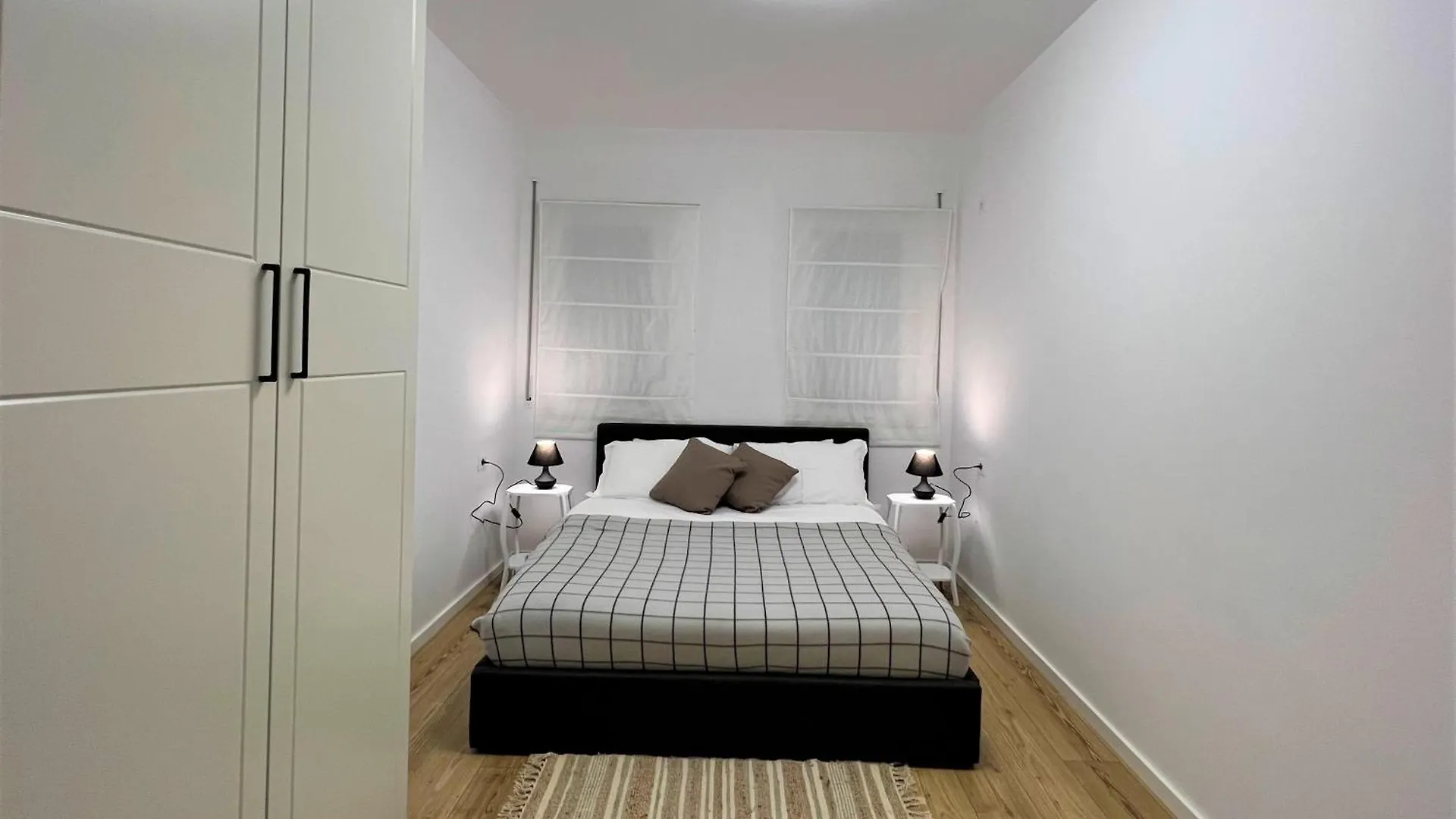 Apartment In The Heart Of Old Bazaar, Tirana - Hana Apartments Албания